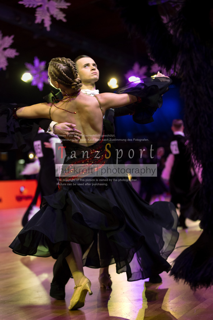 20241215_WDSF_Int_Open_Std-Riga-9212 | Tanzsportbilder, Standardtanz, Lateintanz, WDSF, DTV, LTVB, dancecomp, goc, hessen tanzt, blaues band der spree, walzer, tango, wiener walzer, slowfox, quickstepp, samba, rumba, cha-cha-cha, paso doble. jive, hd-kroft photography, turniertanzsport