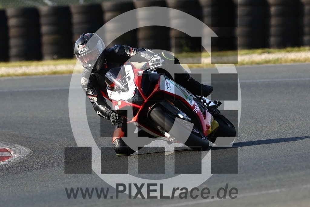 0116-20240720_00201 | Schöne Erinnerungen an spannende Momente - das festzuhalten ist unser Job. PIXELrace.de ist seit 2003 auf den Rennstrecken Europas unterwegs um die Action draußen beim Fahren und die wunderbare Stimmung imm Fahrerlager für euch einzufangen.