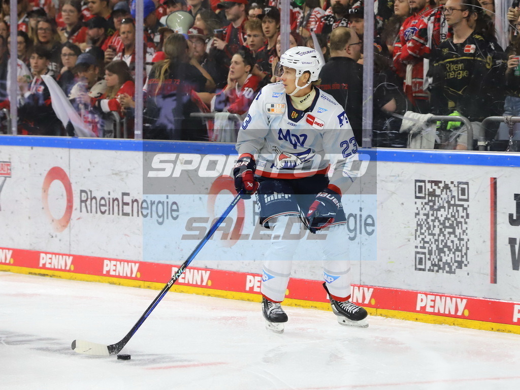 Jyrki Jokipakka - MAN | Jyrki Jokipakka - MAN - Realisiert mit Pictrs.com