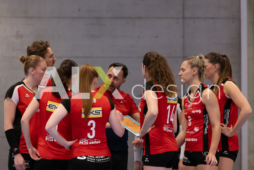 Volleyball I Frauen I Saison 2025-2026 I Volleyball NLA | Women I 1/4 Finals I  BIWI VFM - VC Kanti Schaffhausen I 01.03.2026 | VC Kanti Schaffhausen Spielerinnenkreis - Realisiert mit Pictrs.com