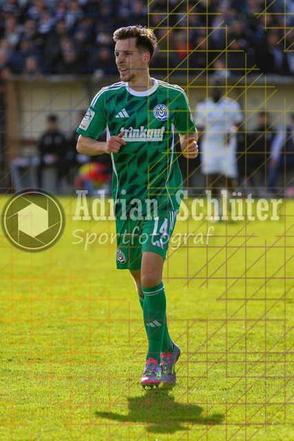 28.03.2026 GER, Fussball, Herren, Niederrhein Pokal Halbfinale, Saison 2025/2026, 1. FC Bocholt - MSV Duisburg | Conor Noß (MSV Duisburg) schaut 