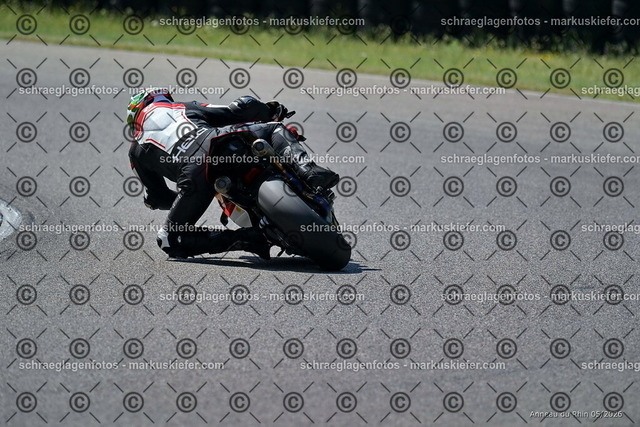 26BT02-1354 | markuskiefer.com - Realisiert mit Pictrs.com