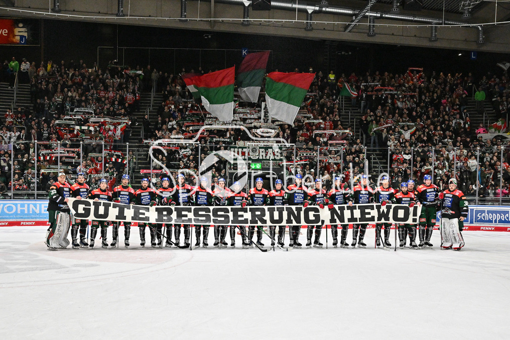 Augsburger Panther - Adler Mannheim | Ein Spruchband fuer den schwer verletzten Marco NIEWOLLIK (Augsburger Panther #28) / Ultras / Gute Besserung / DEL: Augsburger Panther - Adler Mannheim, Curt Frenzel Stadion am 16.02.2025