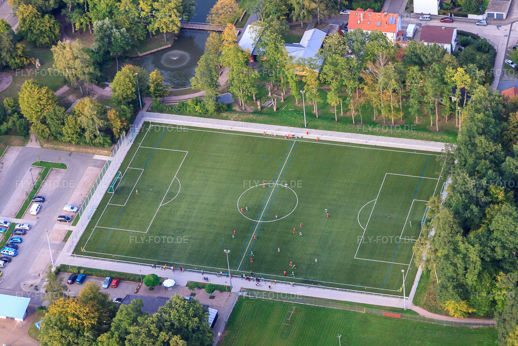 Luftbild: Kunstrasenplatz in Kandel im Bundesland Rheinland-Pfalz in Deutschland. Foto: IMG_45009.jpg vom 03.09.2011 durch Werner Riehm/FLY-FOTO.de