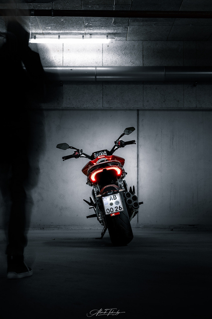 Ducati xDivael V4 | Entdecken Sie die faszinierende Welt von Alexander Tschuncky Arts: Kreative Fotografie, atemberaubende Automobilkunst und hochwertiger Bilderdruck. Lassen Sie sich inspirieren! - Realisiert mit Pictrs.com