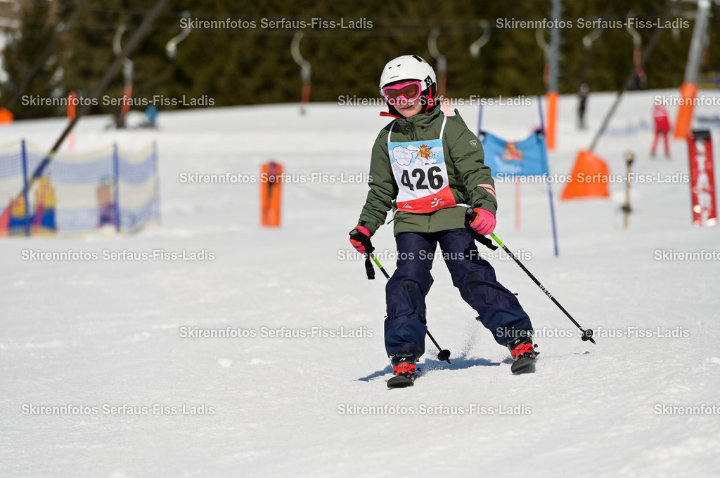 SRF_27.02.2026_289 | Skirennfotos,Serfaus,Fiss,Ladis,Kinderskirennen,Winter,Tirol,Oberland,skirace,SFL,feelfree,weil wir's genießen,ski,Ski,skifahren,Sonnenplateau, - Realisiert mit Pictrs.com