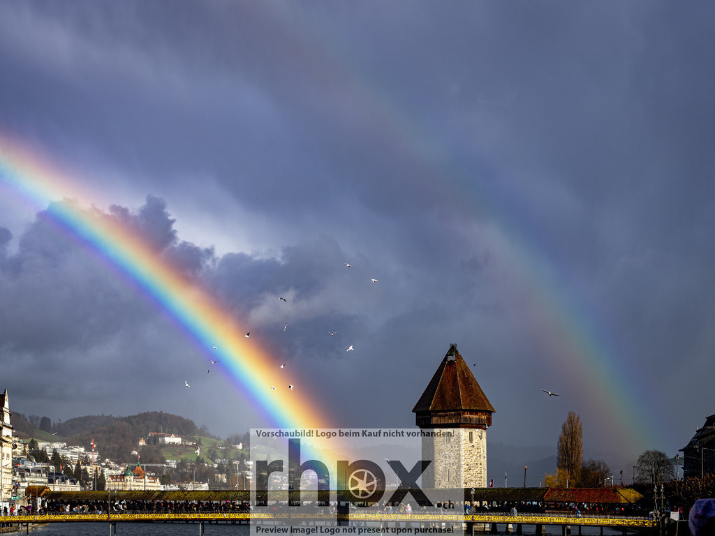 Regenbogen während Chendermonster 2026 | Stimmungsvolle Fotokunst aus Luzern. Erlebe den Pilatus, den See und die Stadt Luzern in exklusiven Aufnahmen in der Fotogalerie & Shop. - Realisiert mit Pictrs.com