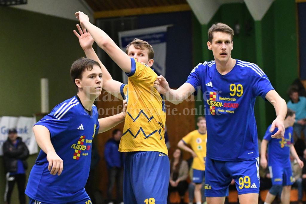 SSG Metten : MTV Pfaffenhofen | schwerste Abwehrarbeit für Emanuel Pirzer (SSG Metten #18) und Abwehrchef Patrick Sigl (SSG Metten #99)  - Realisiert mit Pictrs.com