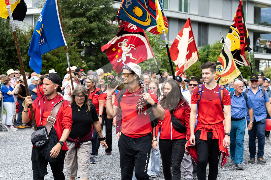 ESAF2025_Freitag_4065 | Die Schwinger des Schwyzer Kantonalen Schwingerverbandes: Fotos, die Dynamik und Leidenschaft festhalten, sowie emotionale Momente aus dem traditionellen Schwingsport zeigen. - Realisiert mit Pictrs.com