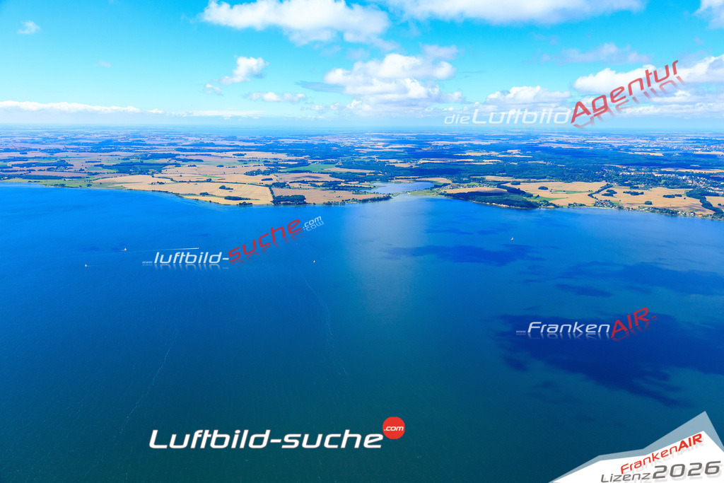 Die Luftaufnahme Vilm - Putbus wurde vom UL-Flugzeug (keine Drohne) aus fotografiert.Hohe Druck- Auflösung-die Geschenkidee!