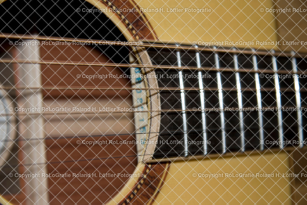 IMG_3998 | Detail einer Gitarre - Realisiert mit Pictrs.com
