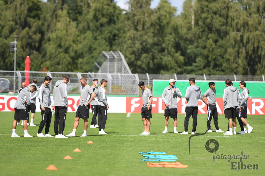 SV Atlas-Delmenhorst-Borussia Mönchengladbach | DFB-Pokal 1. Runde;SV Atlas Delmenhorst (gelb)-Borussia Mönchengladbach (schwarz) am 17.08.2025 in Oldenburg (Marschweg-Stadion), Photo: Philip Eiben 2025 - Realisiert mit Pictrs.com