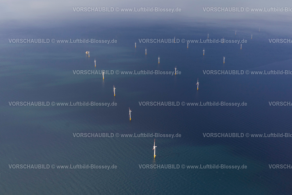 Zingst12082410OffShoreWindkraft | Windpark EnBW Baltic 1, Offshore-Windpark in der Ostsee vor der Küste Mecklenburg-Vorpommerns, nördlich der Halbinsel Fischland-Darß-Zingst, Umspannplattform, Windkraftwerk, Windenergie , Wasser, Seewasser,  Darßer Ort, Ostsee, Mecklenburg-Vorpommern, Deutschland, Europa