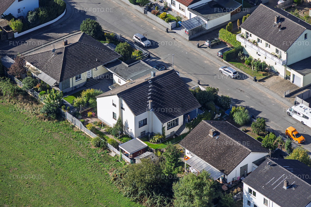 Luftbild: Landrat-Pfeifer-Straße im Ortsteil Sickenhofen in Babenhausen im Bundesland Hessen in Deutschland. – Foto: IMG_159023.jpg vom 22.09.2026 durch Werner Riehm/FLY-FOTO.de – Auflösung des Originals: 5587 x 3725 px