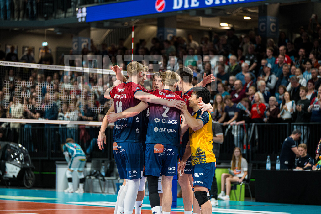 Volleyball I Herren I Saison 2025/2026 I Volleyball Bundesliga I 4. Spieltag I SVG Lüneburg - Energiequelle Netzhoppers KW | Mannschaft der SVG Lüneburg - Realisiert mit Pictrs.com
