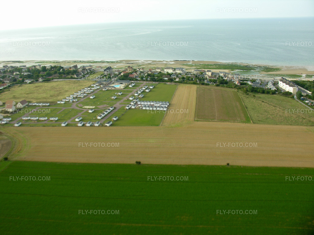 Aerial view: Plage de Luc sur mer in Langrune-sur-Mer in the state Calvados, France. – Photo: DSCN0516.jpg taken on 08/04/2005 by Werner Riehm/FLY-FOTO.com – Resolution of the original: 3264 x 2448 px