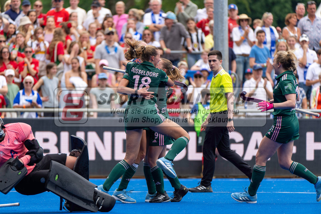 Final4_20250531-1427-HK107775 | Krefeld, Deutschland, 31.05.2025:  Feldhockey Final4 2025 – „Deutsche Feldhockey-Meisterschaften 2025“ im Gerd-Wellen-Hockeyanlage am 31.05.2025 in Krefeld, Deutschland. (Foto von Kramhöller/Fehrmann/Kaste)Krefeld, Germany, 31.05.2025: Feldhockey Final4 2025 – „Deutsche Feldhockey-Meisterschaften 2025“ in Gerd-Wellen-Hockeyanlage at 31.05.2025 in Krefeld, Deutschland. (Foto from Kramhöller/Fehrmann/Kaste)