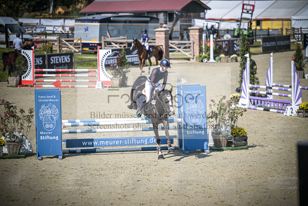 DOS_3143 | Entdecke hochwertige Reitturnierfotos von Foto Oger. Professionell, emotional und authentisch – jetzt Lieblingsmomente im Shop bestellen. - Realisiert mit Pictrs.com