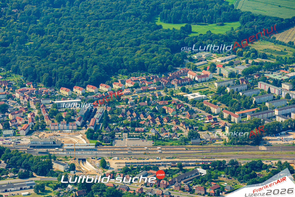 Luftaufnahme der Stadt Ludwigslust - Die Luftaufnahme wurde 2025 vom UL-Flugzeug heraus erstellt ( keine Drohne ) - Hochauflösende Luftaufnahme - für professionelle Ausdrucke geeignet. Die Geschenkidee !Hier alle&nbsp;Infos zur Lizenzierung der LuftaufnahmeWir fliegen auch dieses Jahr wieder in Ihre Region um Luftbilder zu erstellen.- Luftbild anfragen