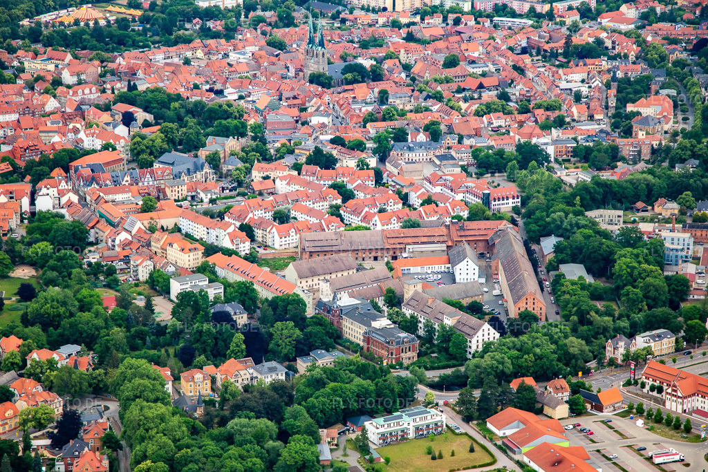 Luftbild: Quedlinburger Senf-Manufaktur in der Turnstr in Quedlinburg im Bundesland Sachsen-Anhalt in Deutschland. Foto: IMG_136462.jpg vom 16.06.2023 durch Werner Riehm/FLY-FOTO.de