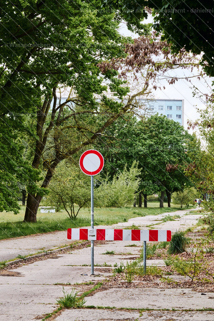 Hoyerswerda-Neustadt Albert-Schweitzer-Straße WK Ve - letzter verbleibender Block der drei Mehrgeschosserbauten Mai 2026 | Hoyerswerda-Neustadt Albert-Schweitzer-Straße WK Ve - letzter verbleibender Block der drei Mehrgeschosserbauten Mai 2026 - Realisiert mit Pictrs.com