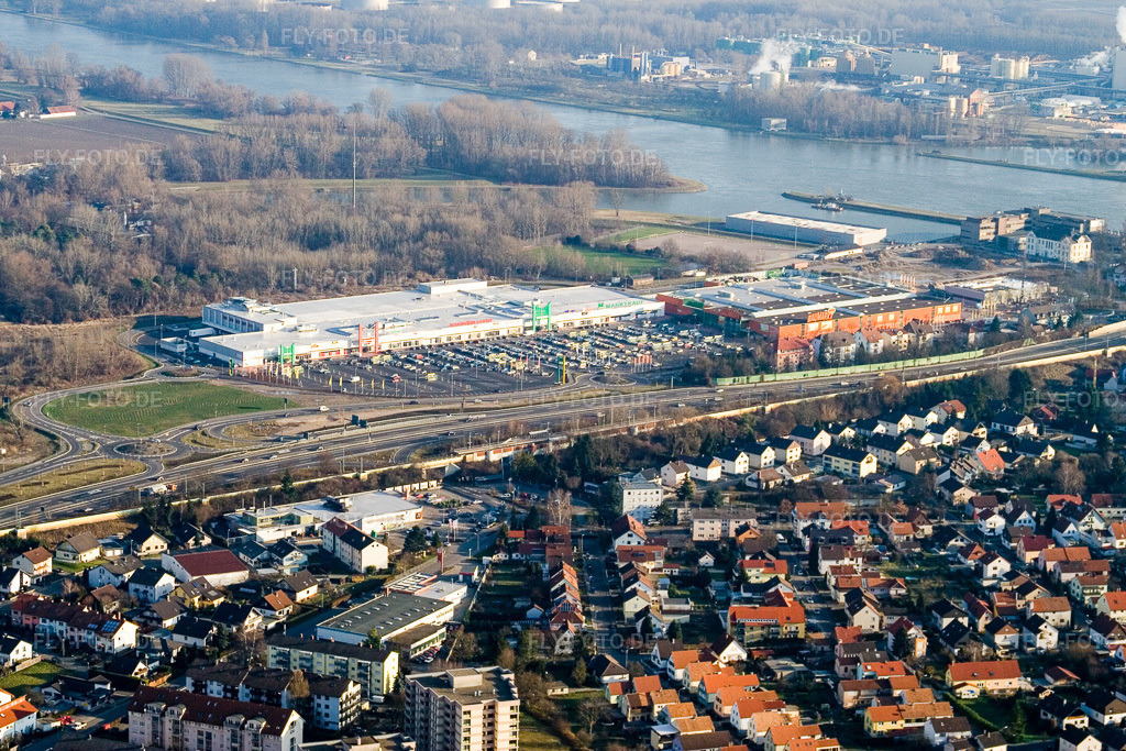 Luftbild: Einkaufszentrum Maximilianscenter am Rhein im Ortsteil Maximiliansau in Wörth im Bundesland Rheinland-Pfalz in Deutschland. Foto: IMG_9099.jpg vom 15.12.2007 durch Werner Riehm/FLY-FOTO.de
