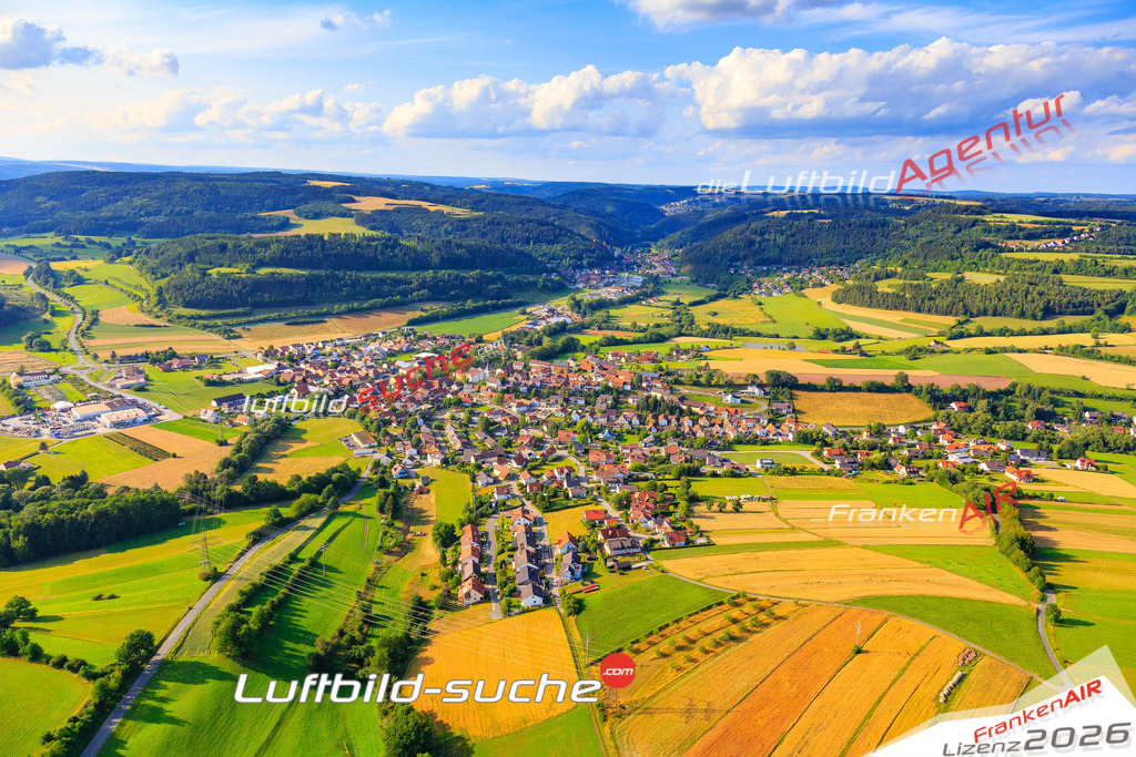 Die Luftaufnahme Friesen - Kronach wurde vom UL-Flugzeug (keine Drohne) aus fotografiert.Hohe Druck- Auflösung-die Geschenkidee!