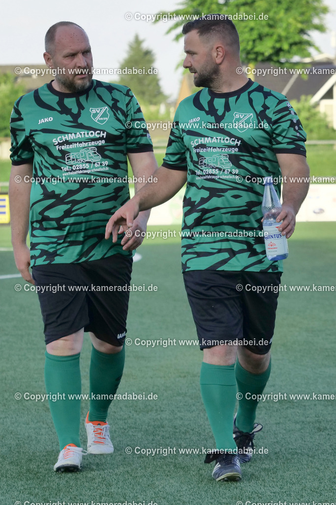 Fußball Kreispokal 25/26 Ü 32 : Spiel um Platz 3 : SV 08/29 Friedrichsfeld - SV Ringenberg AH  2 : 1 | Fußball Kreispokal 25/26 Ü 32 : Spiel um Platz 3 : SV 08/29 Friedrichsfeld - SV Ringenberg AH  2 : 1Spielort : Voerde Friedrichsfeld - Realisiert mit Pictrs.com