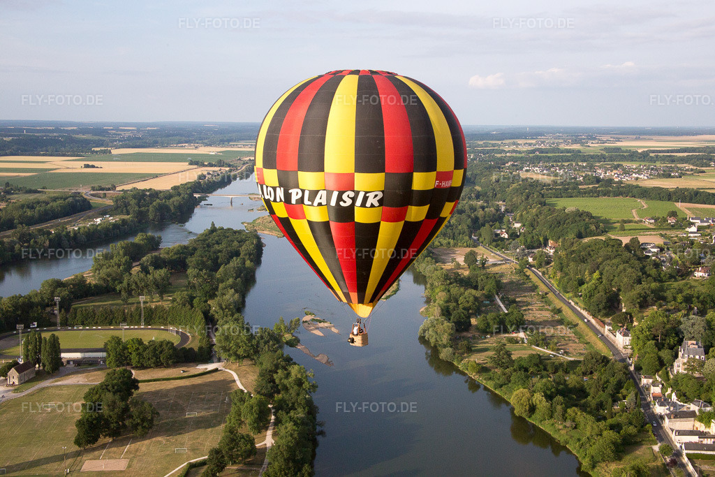 Luftbild: Ortsansicht in Amboise im Bundesland Indre-et-Loire in Frankreich. Foto: IMG_082378.jpg vom 20.06.2015 durch Werner Riehm/FLY-FOTO.de