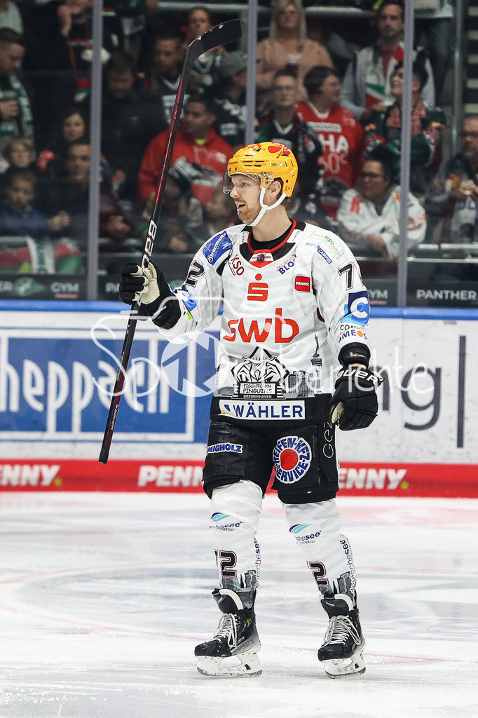 Augsburger Panther - Fischtown Pinguins Bremerhaven | Phillip BRUGGISSER (BHV #72) freut sich ueber seinen Treffer zum 1-2 / Tor / Jubel