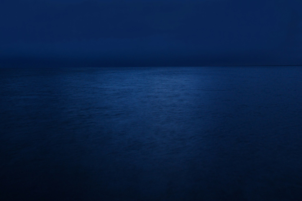 Das Blaue Meer | Fahles Mondlicht auf dem Meer - Realisiert mit Pictrs.com