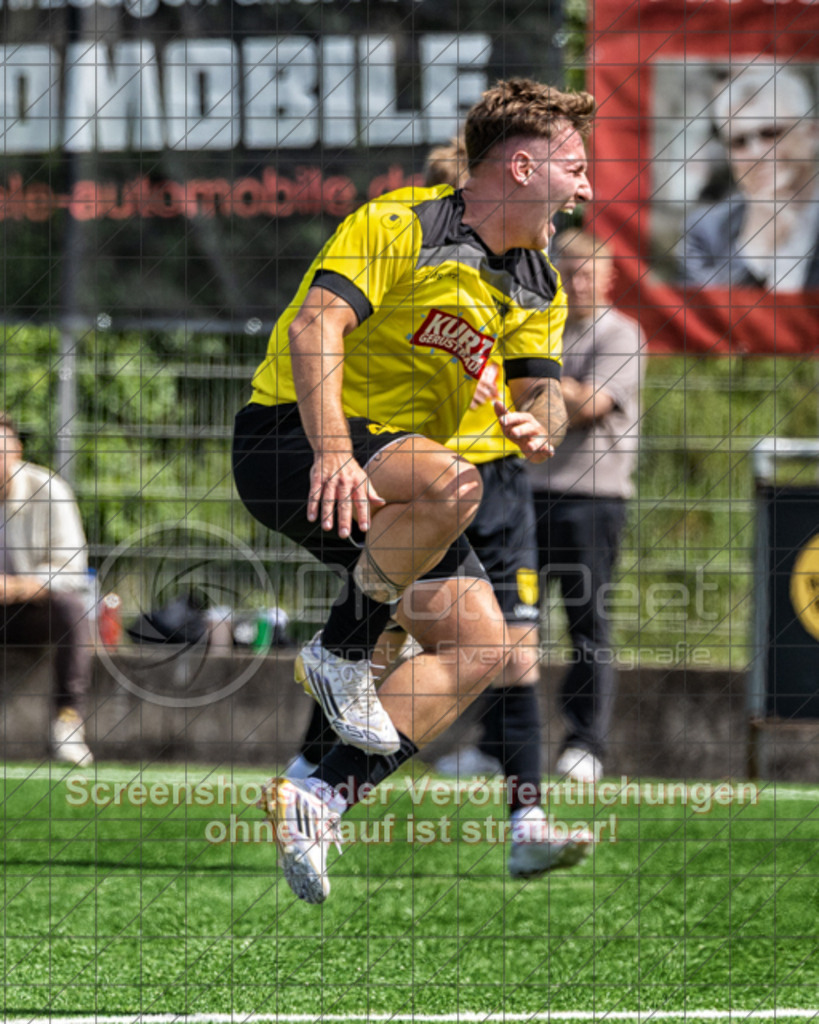 20250824_134727_0500-Bearbeitet | #,1.FC Heiningen II (gelb) vs. 1.Göppinger SV III (weiß), Fußball, Kreisliga B7 - Bezirk Neckar/Fils, 01. Spieltag, Saison 2025/2026, Kunstrasenplatz Sportzentrum Heiningen, Krautgarten 1, 73092 Heiningen, 24.08.2025 - 13:00 Uhr,Foto: PhotoPeet-Sportfotografie/Peter Harich