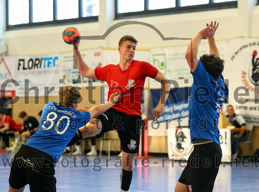 2022-12-17_030_SV_Anzing_gegen_TSV_Simbach | Anzing, Deutschland, 17.12.2022:
Handball, Bayernliga männliche A-Jugend 2022 / 2023, 9. Spieltag, SV Anzing gegen TSV Simbach, Endergebnis: 39:30

Kilian Oberlechner (TSV Simbach, #80), Sebastian Felber (SV Anzing, #17), Calvin Bründl (TSV Simbach, #6)

Foto: Christian Riedel / fotografie-riedel.net