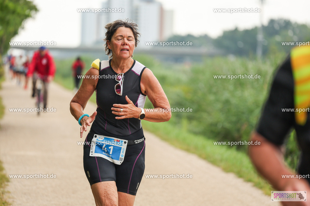 LUR_1962 | 34. M-net Erlanger Triathlon 2025 #erlangertriathlon  #mnettriathlon2025 #mnettriathlon #team #olympischedistanz #mitteldistanz #triathlon #maindonaukanal  #erlangertriathlon2025 #yourpictrs #tv1848 #tv1848erlangen  #triathlonbayern #sportinerlangen #demsportverbunden #sportshot_your_pictrs Copyright: www.sportshot.de