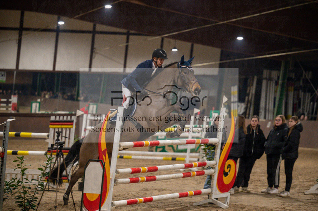 Hallenreittunier Voxtrup 2023 | Entdecke hochwertige Reitturnierfotos von Foto Oger. Professionell, emotional und authentisch – jetzt Lieblingsmomente im Shop bestellen.Deutschlandweite Turnierfotografie. - Realisiert mit Pictrs.com