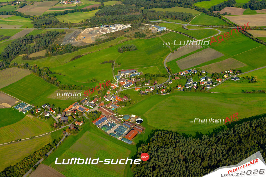 Das Luftbild zeigt : Würnsreuth Seybothenreuth - Die Luftaufnahme wurde 2024 vom UL-Flugzeug aus erstellt ( keine Drohne ) - Hochauflösende Luftaufnahme - Für grossformatige Ausdrucke geeignet. Die Geschenkidee !Mit Lizenz und Bildrechte bestellbar