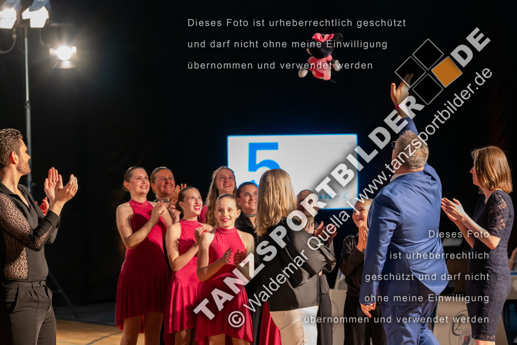 20250503-01174 | Hier finden Sie Tanz Bilder vom Latein und Standard Formationen tanzen. Sportbilder vom Tanzsport. Schöne Fotos und von Weltmeisterschaft, Europameisterschaft, Bundesliga, Regionalliga, Oberliga und Landesliga sowie von GOC Stuttgart, DanceComp, WM Bremen