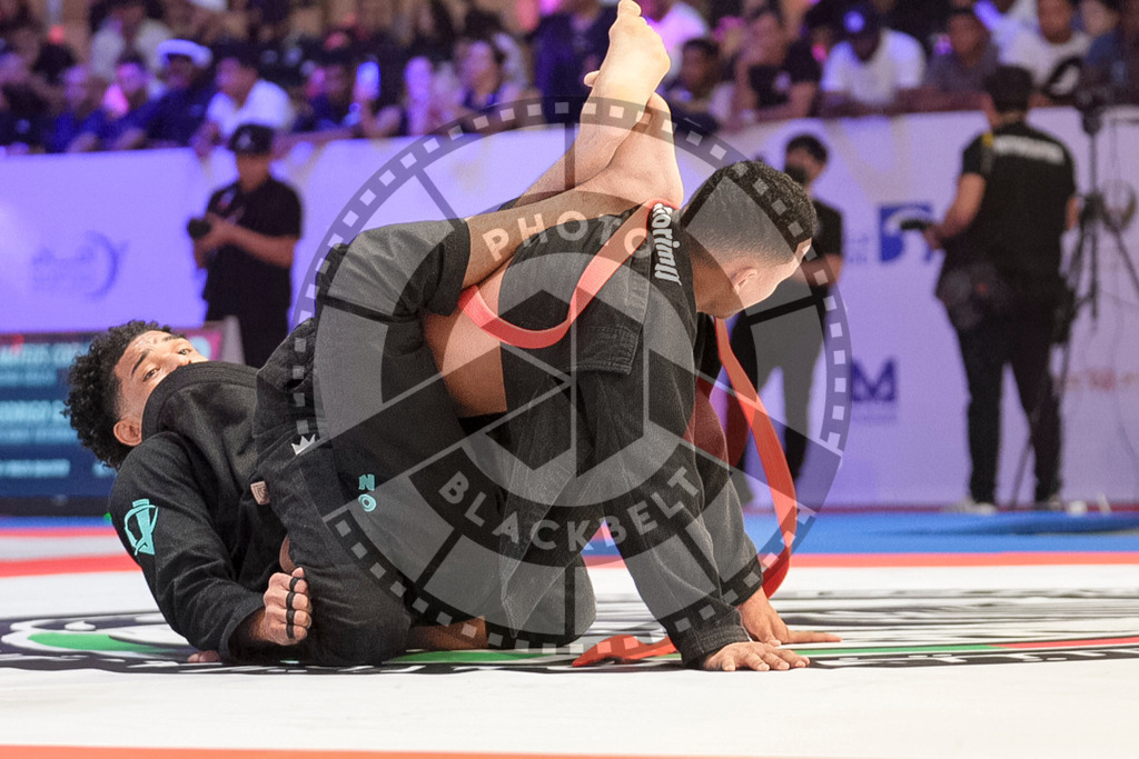 20231108PBB1091 | Fighters compete during the AJP World Professional Championship in the Mubadala Arena in Abu Dhabi, Arab United Emirates, on November 8, 2023.