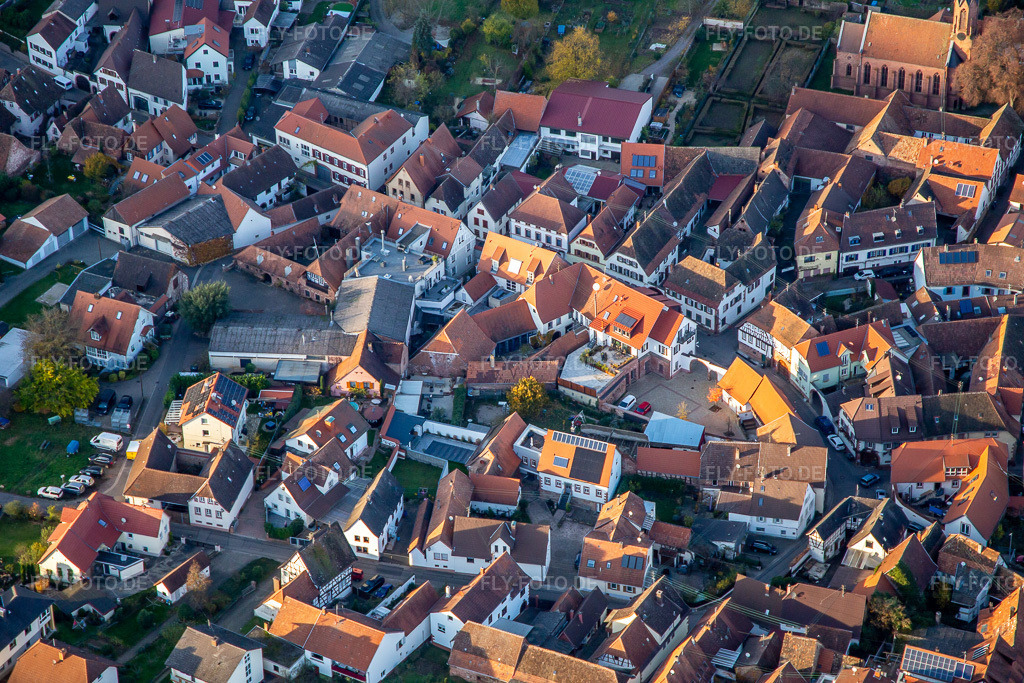 Luftbild: St. Laurentiushof in Birkweiler im Bundesland Rheinland-Pfalz in Deutschland. Foto: IMG_139265.jpg vom 22.11.2023 durch Werner Riehm/FLY-FOTO.de