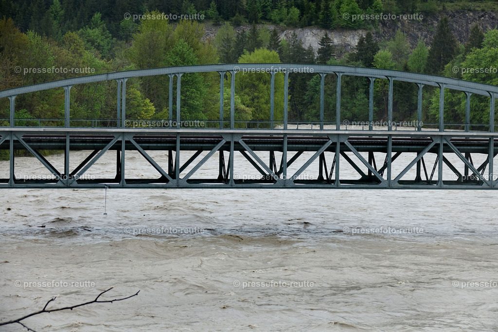 welltvi-Lechbruecke-Pflach-Hochwasser-21052019-DSD01325 | Info aus dem Bezirk Reutte/Ausserfern Tirol sowie eine umfangreiche Bilddatenbank über die gesamte Region: Lechtal, Talkessel Reutte, Tannheimertal, Zwischentoren. Lech, Plansee, Zugspitze, Grenztunnel, B179, Fernpassstraße, Verkehr, Lawinen, Tradition, - Realisiert mit Pictrs.com