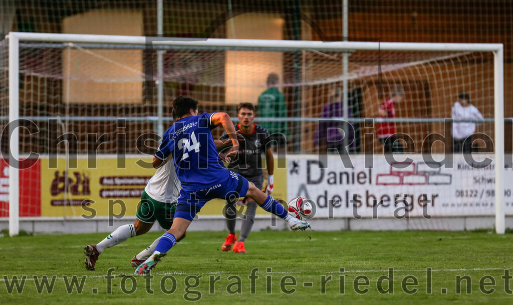2023-08-01_105_FC_Schwaig_gegen_FC_Deisenhofen | Oberding, Deutschland, 01.08.2023:
Fußball, Toto-Pokal 2023 / 2024, 1. Spieltag, FC Schwaig gegen FC Deisenhofen, Endergebnis: 2:3

Johannes Empl (FC Schwaig, #14), Vincent Bürstner (FC Deisenhofen, #24), Torwart Philipp Strunk (FC Schwaig, #30)

Foto: Christian Riedel / fotografie-riedel.net