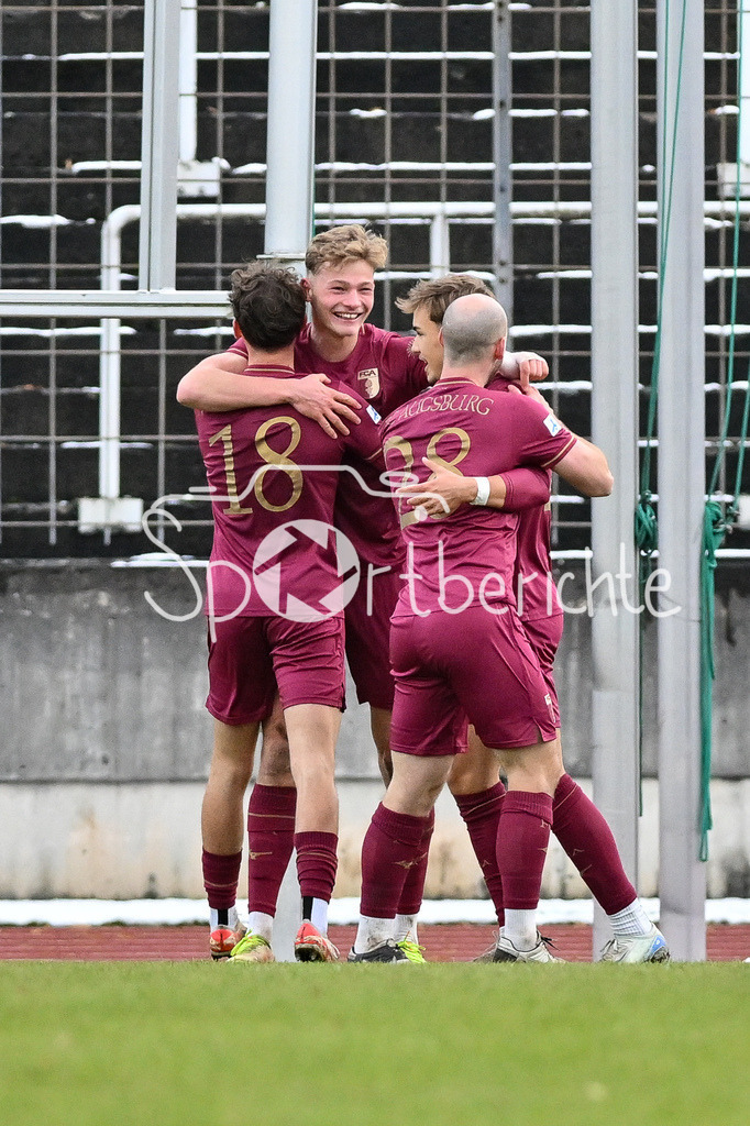 TSV Schwaben Augsburg - FC Augsburg II | Jubel nach dem Treffer zum 0-2 durch Lucas EHRLICh (FC Augsburg II 9) / Freude / Happy / Tor / Torschuetze
