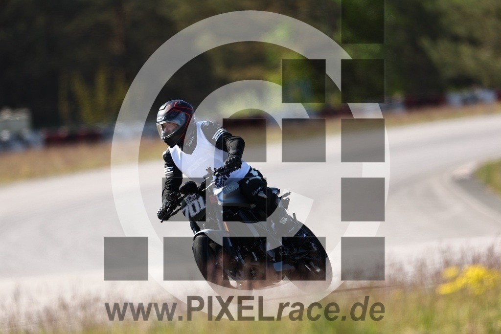 0701-20240509_00604 | Schöne Erinnerungen an spannende Momente - das festzuhalten ist unser Job. PIXELrace.de ist seit 2003 auf den Rennstrecken Europas unterwegs um die Action draußen beim Fahren und die wunderbare Stimmung imm Fahrerlager für euch einzufangen.