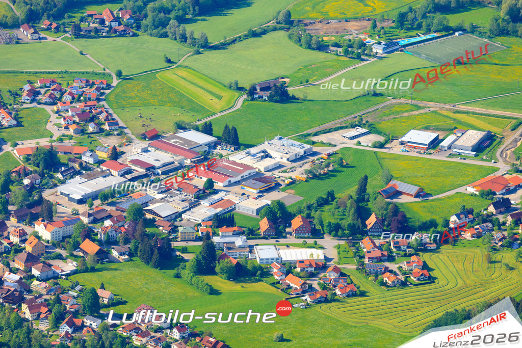Die Luftaufnahme Weiler-im-allgaeu - Weiler Simmerberg wurde vom UL-Flugzeug (keine Drohne) aus fotografiert.Hohe Druck- Auflösung-die Geschenkidee!