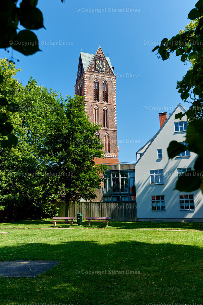 _DSC2688 | Findlinge im Eis, Zeesenboote bei der Traditionsregatta, eine Seebrücke im Sonnenaufgang - mit den Bildern aus dieser Galerie erhalten Sie wunderschöne Aufnahmen über das ganze Jahr. Ein tolles Produkt zum Verschenken, Werben oder zum Träumen vom nächsten - Realisiert mit Pictrs.com