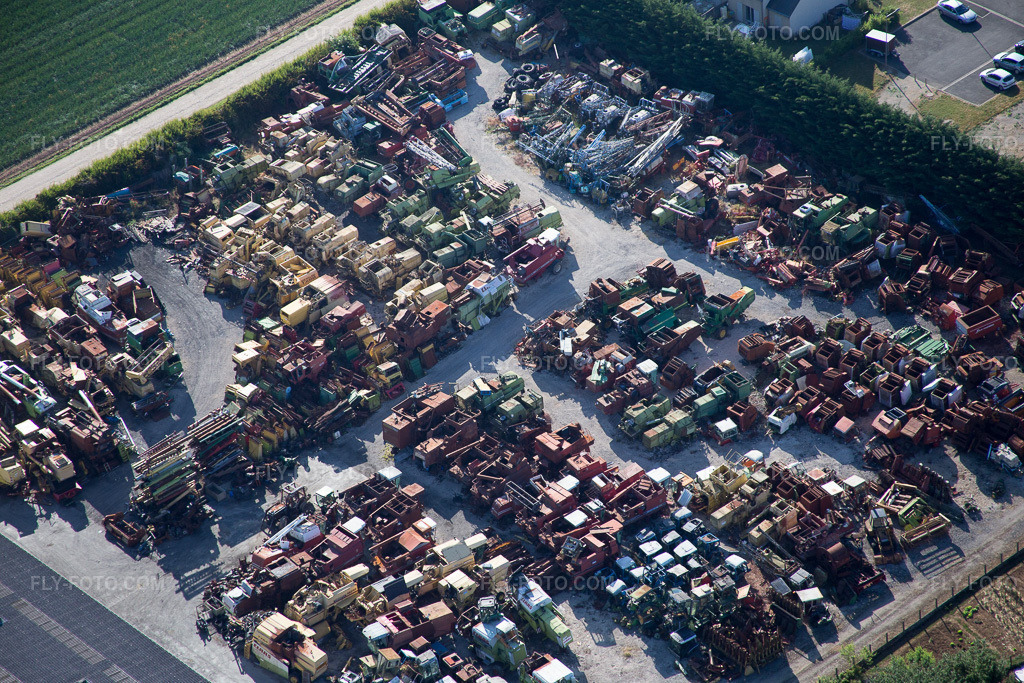 Aerial view: View of the town in Talcy in the state Loir et Cher, France.Photo: IMG_082206.jpg taken on 06/20/2015 by Werner Riehm/FLY-FOTO.comResolution of the original: 5472 x 3648 px
