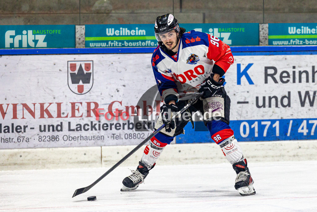 TSV Peißenberg Miners vs ESC Dorfen Eispiraten | Eishockey Bayernliga 2023/2024, TSV Peißenberg Miners vs ESC Dorfen Eispiraten, 20231229,
Lynnden PASTACHAK (Eispiraten 96) in Aktion,
2023-12-29 in Peißenberg (Eisstadion)
96 Lynnden PASTACHAK (Eispiraten 96)
Copyright: WolfgangxLindner foto-lindner.de