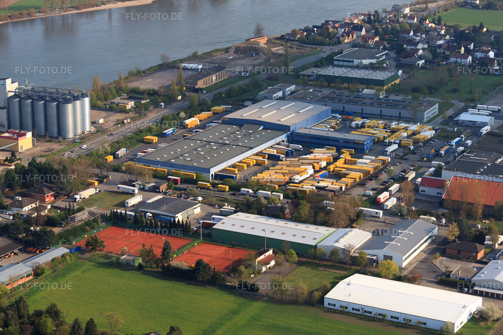 Luftbild: Altrheinstraße mit DHL Freight Worms im Ortsteil Rheindürkheim in Worms im Bundesland Rheinland-Pfalz in Deutschland. Foto: IMG_49834.jpg vom 13.04.2012 durch Werner Riehm/FLY-FOTO.deAuflösung des Originals: 4752 x 3168 pxWWW.DHL.DE