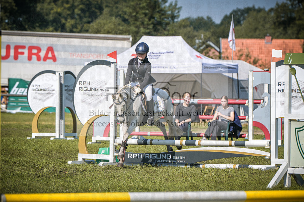 DOS_1150 | Entdecke hochwertige Reitturnierfotos von Foto Oger. Professionell, emotional und authentisch – jetzt Lieblingsmomente im Shop bestellen.Deutschlandweite Turnierfotografie. - Realisiert mit Pictrs.com