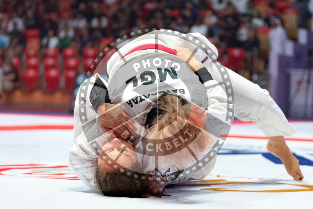 20231109PBB3478 | Fighters compete during the AJP World Professional Championship in the Mubadala Arena in Abu Dhabi, Arab United Emirates, on November 9, 2023.